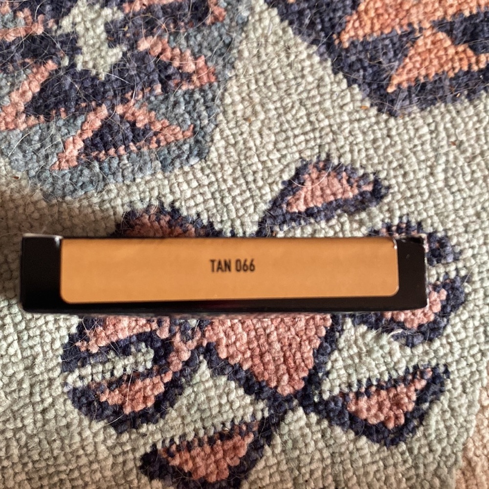 Kat Von D GOOD APPLE SKIN-PERFECTING FOUNDATION BALM_ TAN 006 - Picture 2 of 2
